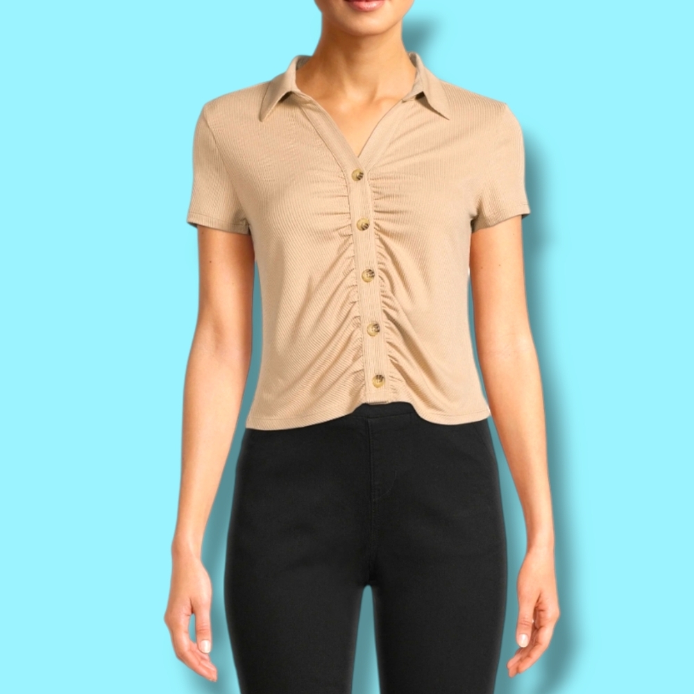 No Boundaries Beige Short Sleeve Ruched Button Up Collared Top Medium
